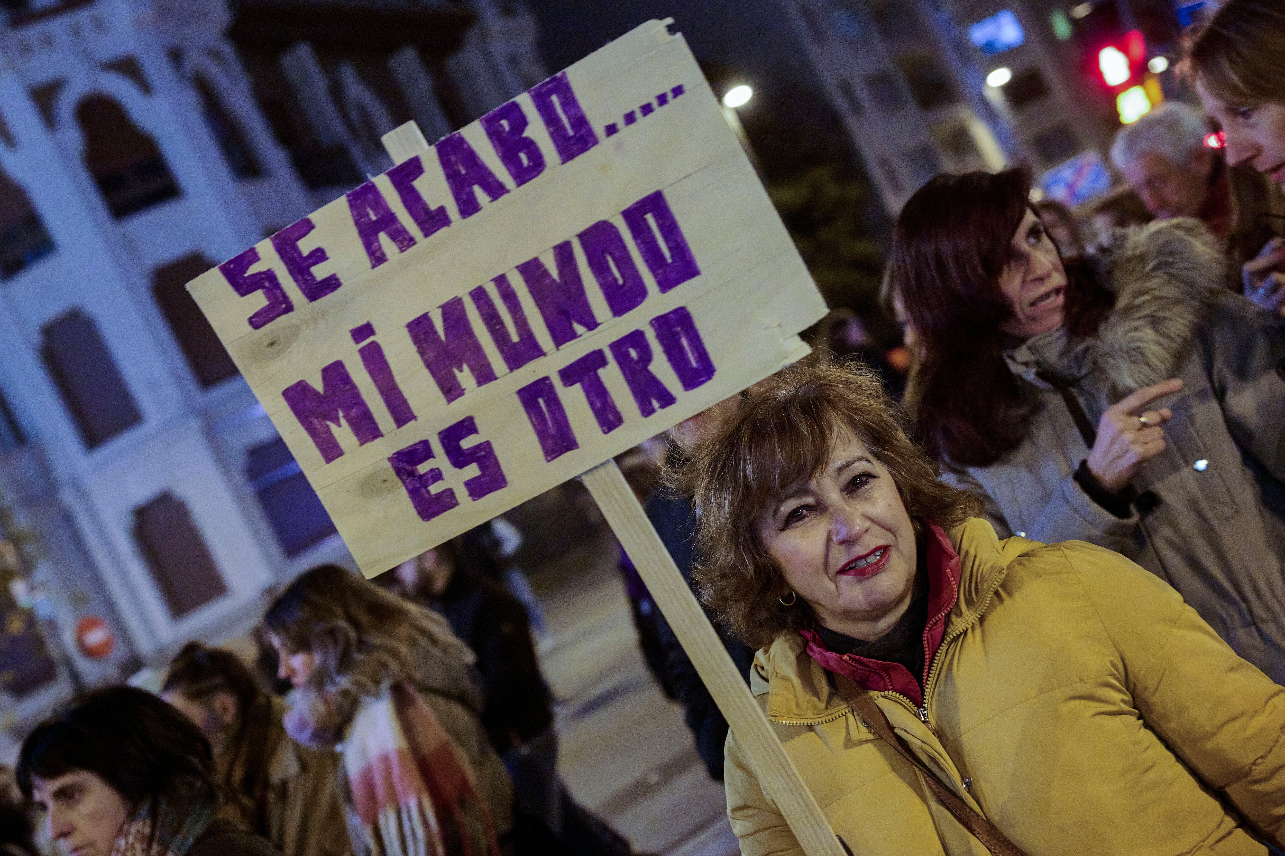 PAMPLONA, 25/11/2023.- Manifestación del movimiento feminista con motivo del Día Internacional para la eliminación de la violencia contra las mujeres, hoy sábado en Pamplona. EFE/Iñaki Porto
