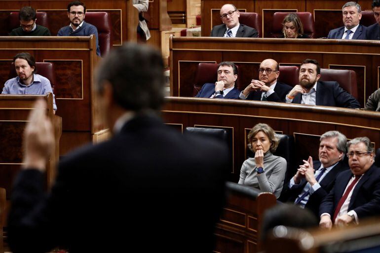 El portavoz del grupo popular en el Congreso Rafael Hernando, durante su intervención en el pleno del Congreso que hoy debatió las enmiendas de totalidad presentadas por PP y Ciudadanos a la proposición de ley del PNV en la que propuso derogar la prisión permanente revisable