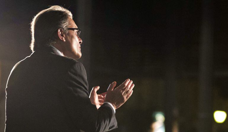 El presidente de la Generalitat y número cuatro por Barcelona de Junts pel Sí, Artur Mas, durante un acto de Junts pel Sí en la plaza Catalunya de Figueres.