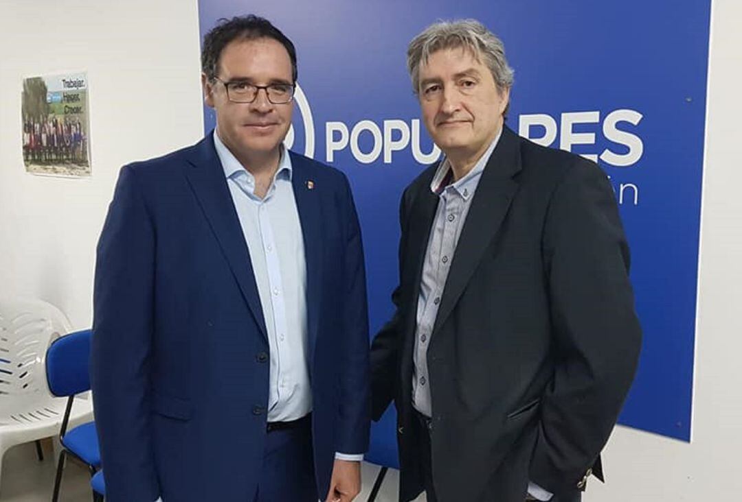Benjamín Prieto con el candidato a la Alcaldía del PP en Tarancón, José Manuel Salas.