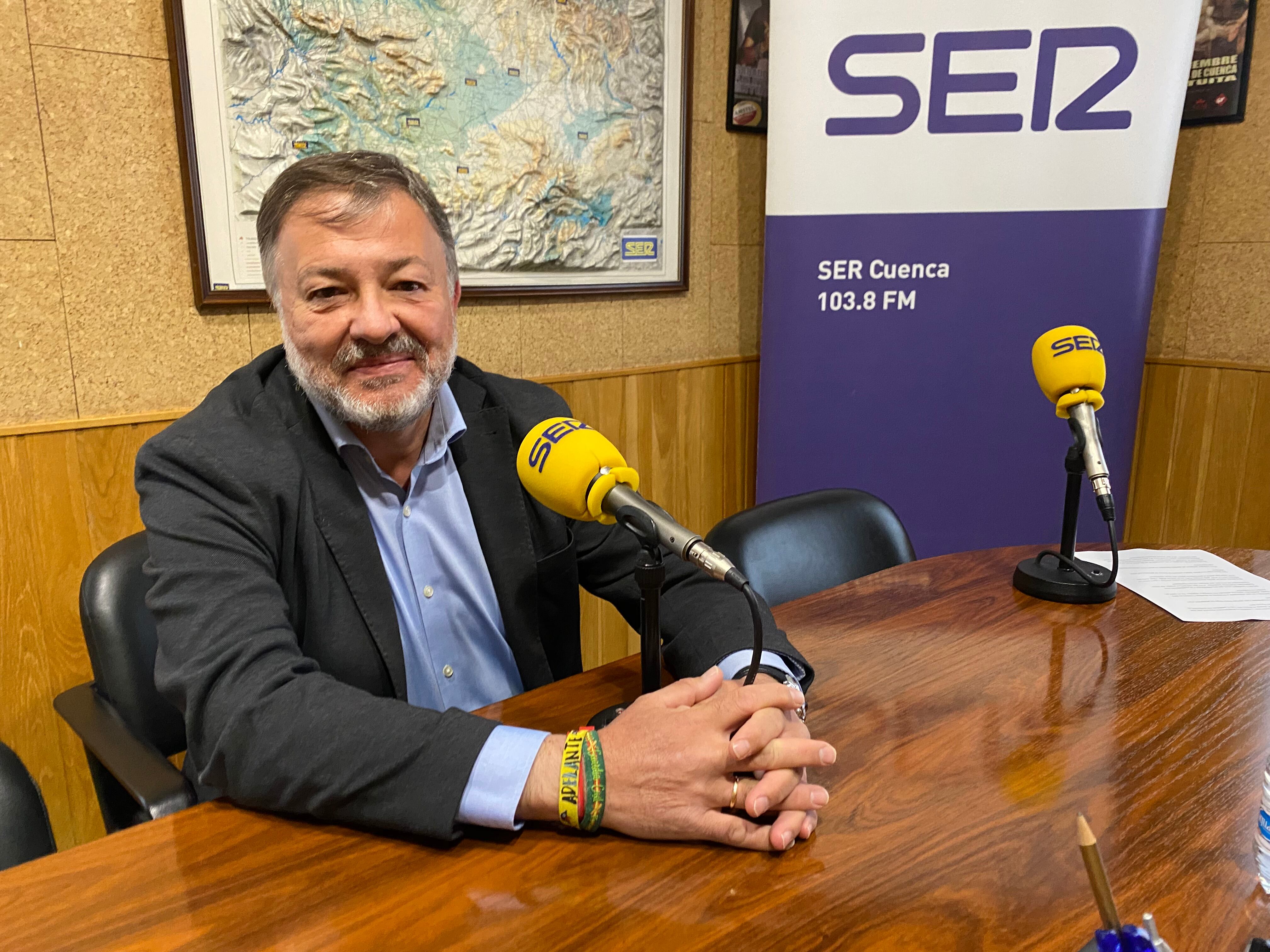 Darío Dolz en los estudios de SER Cuenca, en una  imagen de archivo