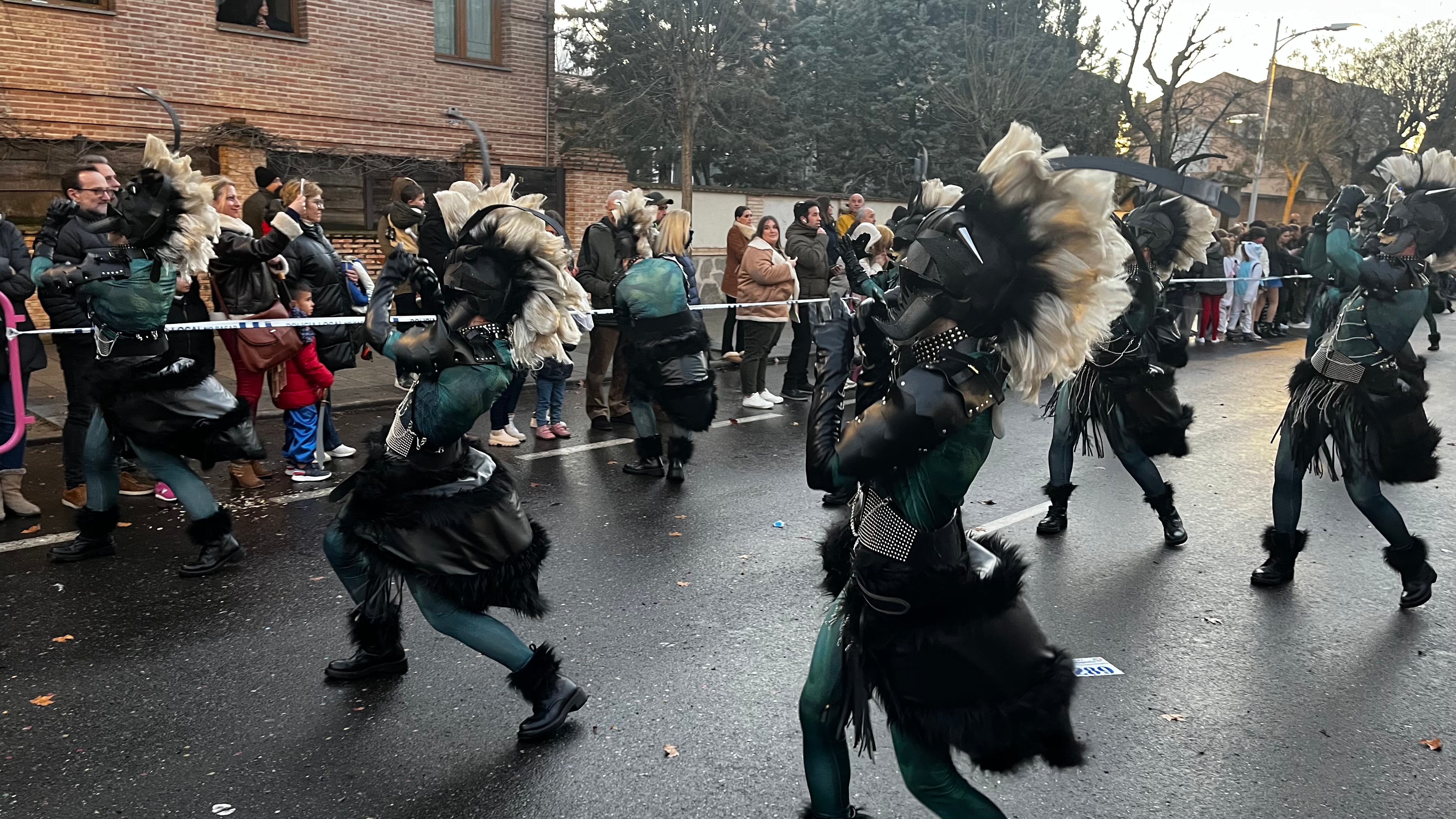 La lluvia da una tregua en Toledo para la celebración del desfile de carnaval, a pesar del aguacero previo a la salida