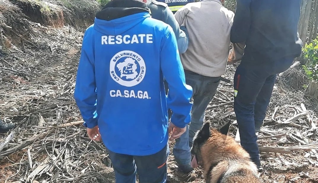 Rescate de una persona mayor en Cariño