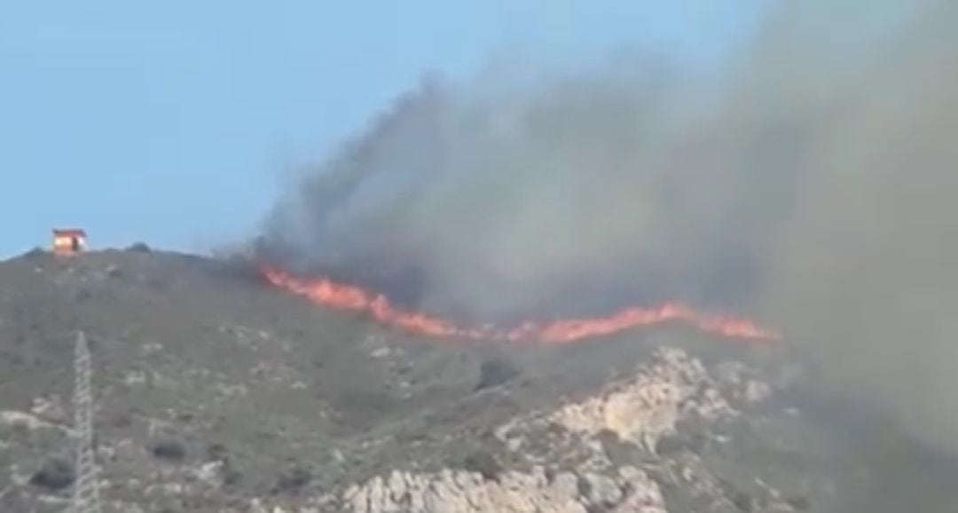 Incendio en el paraje conocido como "Cerro Gordo" en Motril