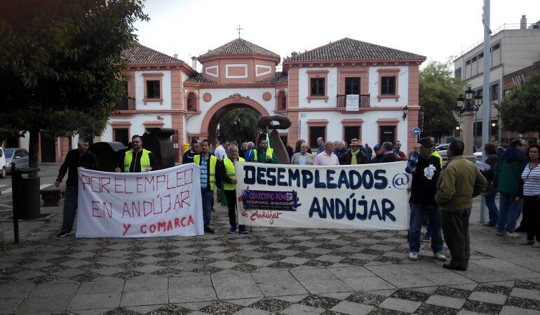 Manifestanes por el empleo en Andújar