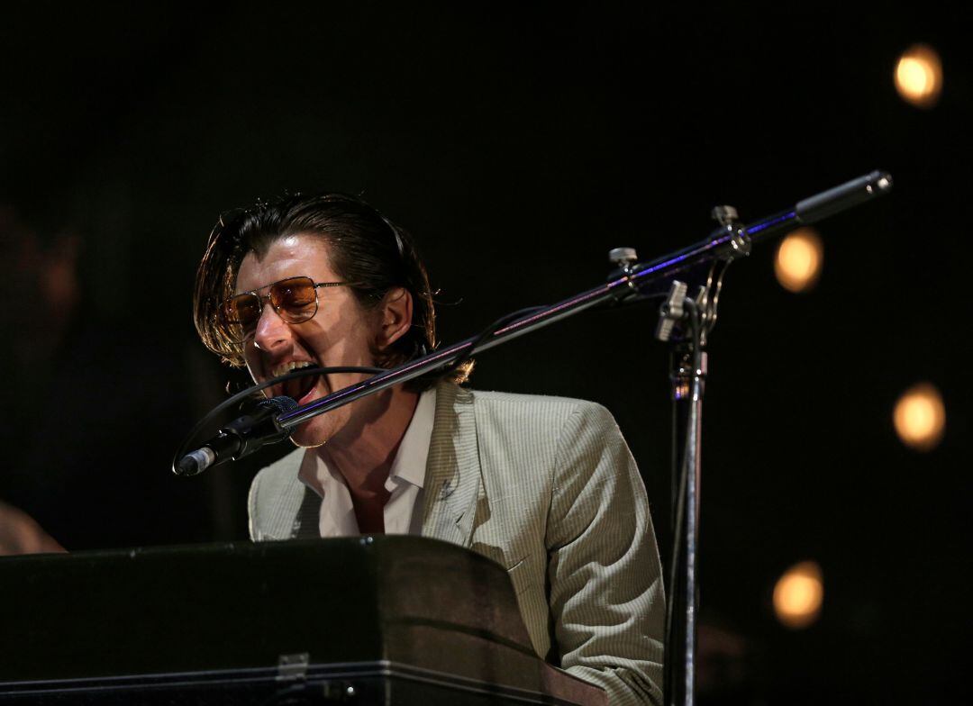 Alex Turner, líder de &#039;Arctic Monkeys&#039; en el concierto del NOS Alive de Portugal en 2018