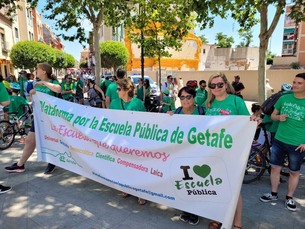 La marcha se desarrolló en un ambiente festivo pero también reivindicativo