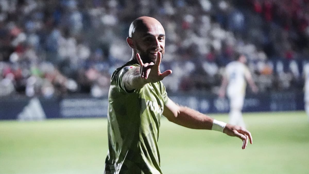 Ekain apuesta por la continuidad de Adrián Colunga en el banquillo del Real Murcia: "Es un profesional como la copa de un pino"