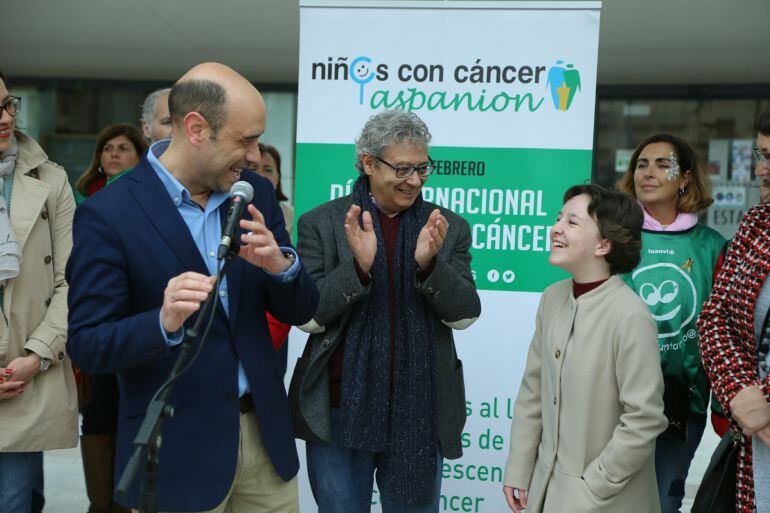 El alcalde de Alicante, Gabriel Echávarri, en el acto organizado por ASPANION en la Plaza Séneca