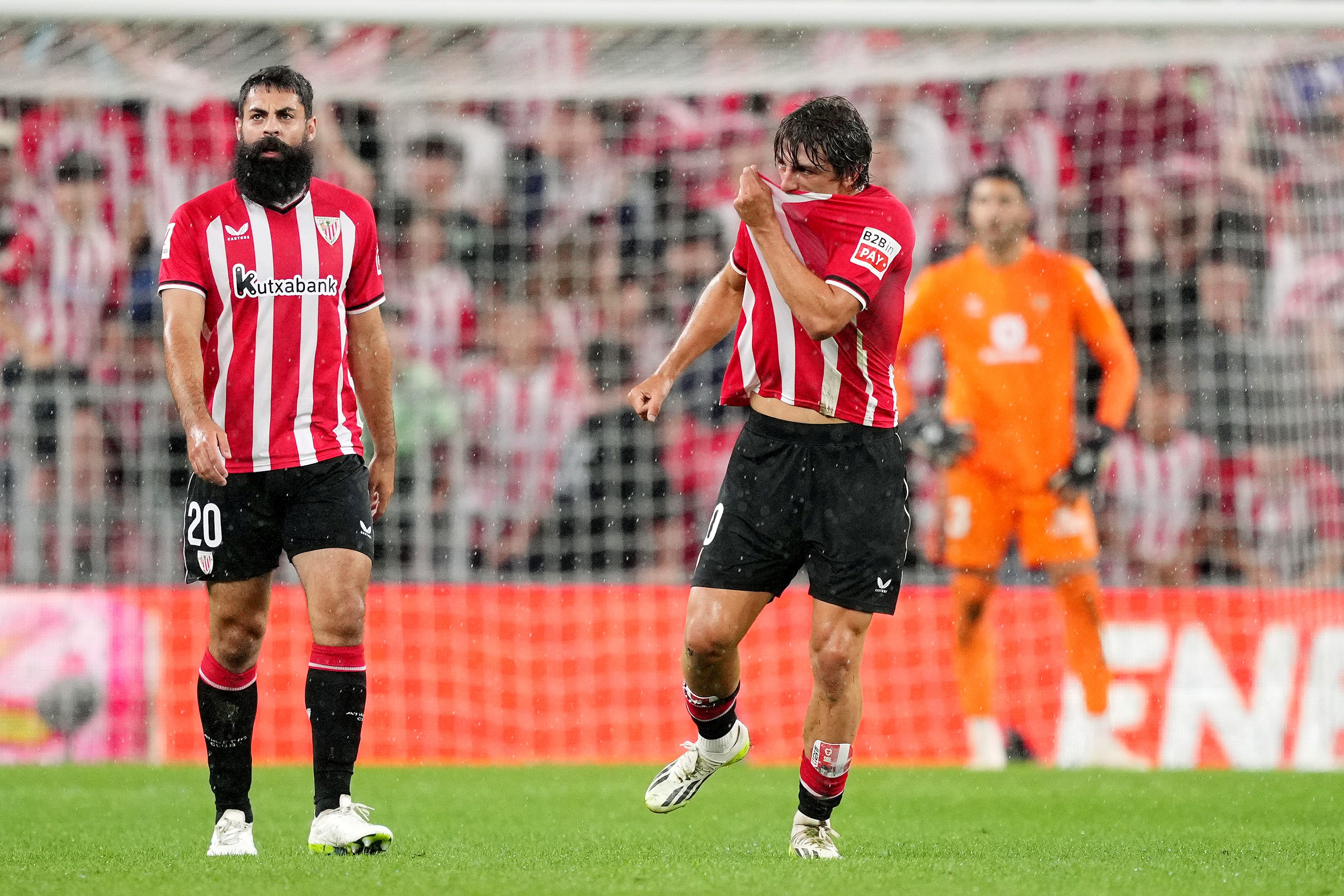 Unai Gómez celebra el gol que ha cerrado el triunfo del Athletic frente al Betis por 4-2, el primero en su recorrido en el primer equipo