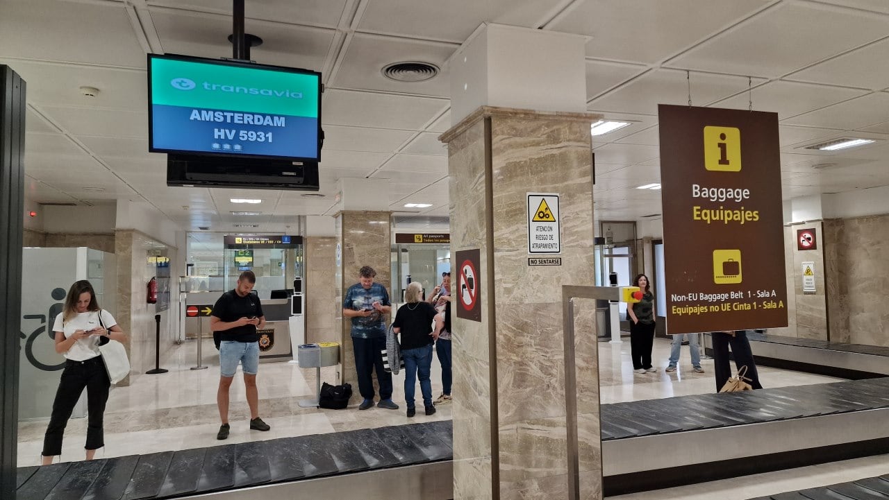 Cinta de equipajes en el Aeropuerto Granada-Jaén