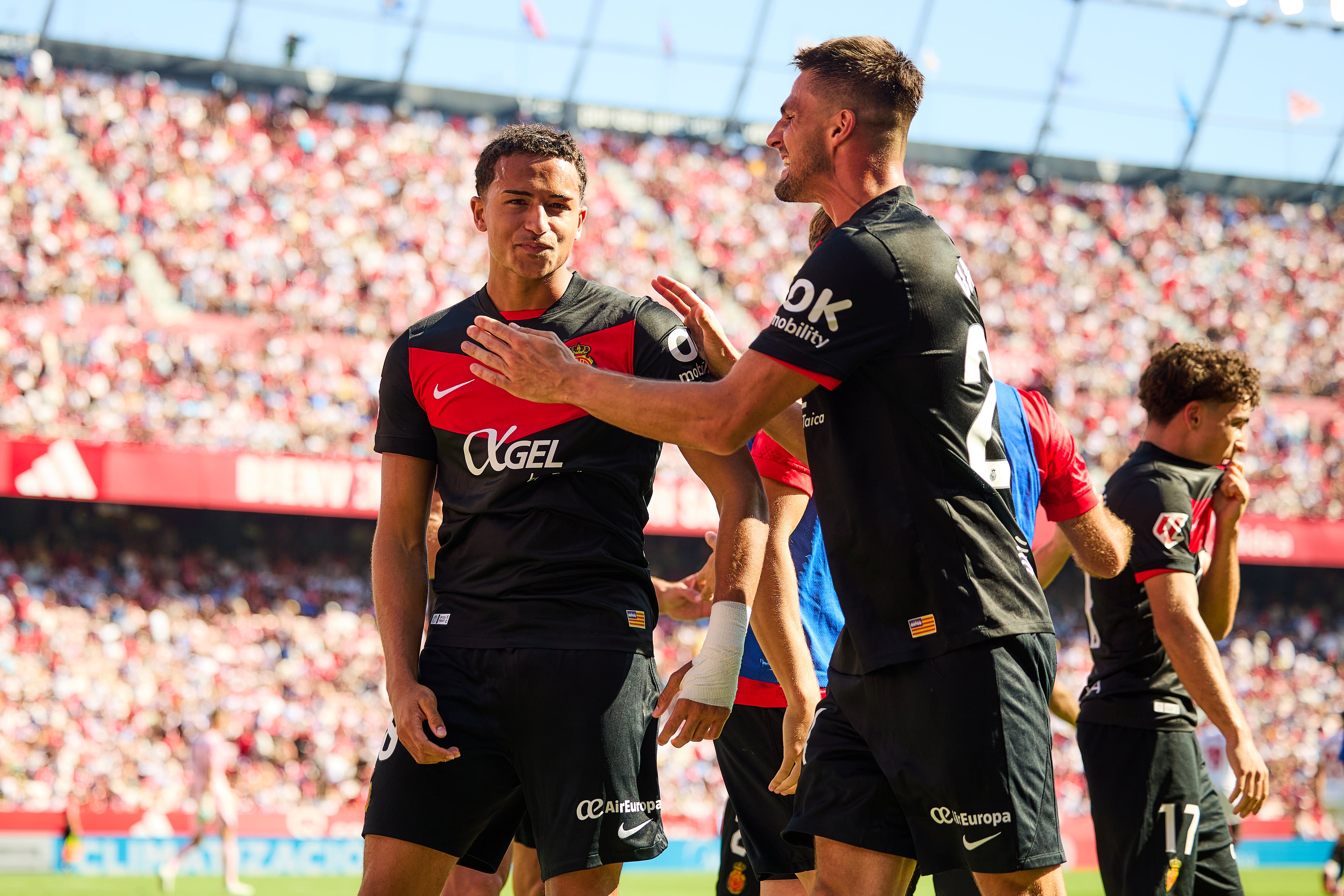SEVILLE, SPAIN - OCTOBER 18: Mateo Joseph of RCD Mallorca celebrates after scoring their side's first goal with his teammate Martin Valjent of RCD Mallorca during the LaLiga EA Sports match between Sevilla FC and RCD Mallorca at Estadio Ramon Sanchez Pizjuan on October 18, 2025 in Seville, Spain. (Photo by Jesus Ruiz/Quality Sport Images/Getty Images)