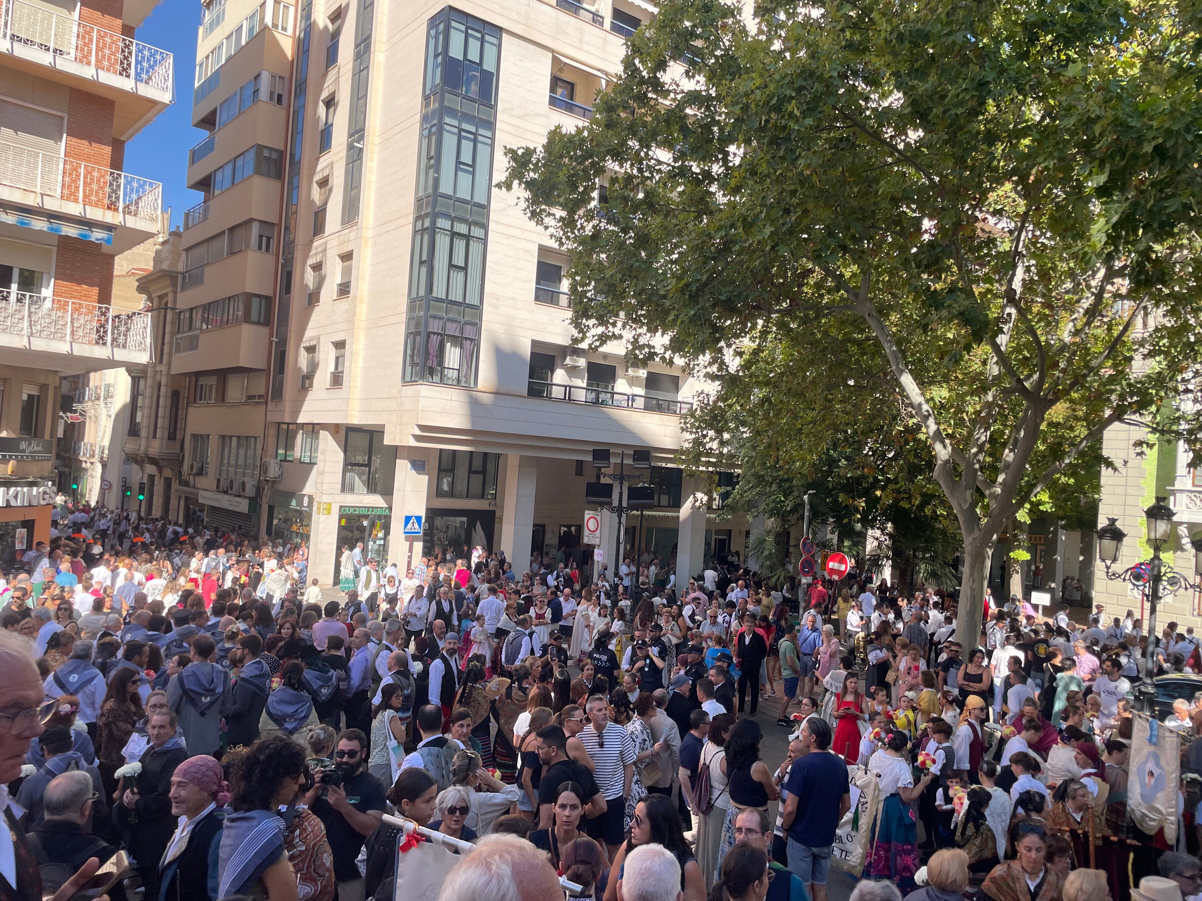 Ofrenda de flores en honor a la Virgen de Los Llanos, en Albacete.