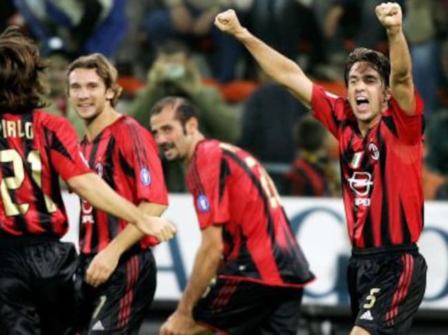 Costacurta celebra con Pirlo, Shevchenko y Pancaro