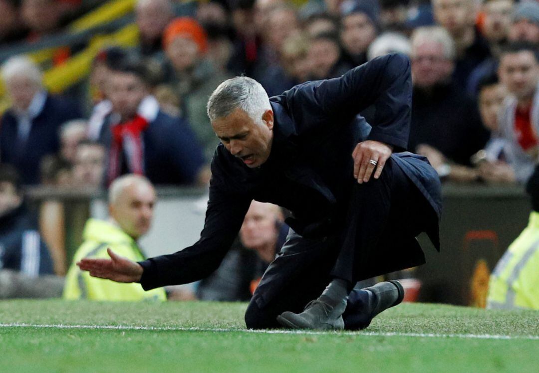 Mourinho en el área técnica de Old Trafford en el partido contra el NewCastle United