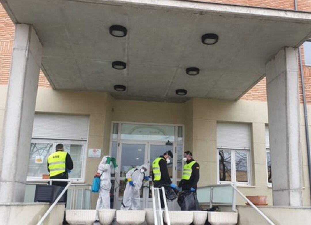 La UME trabajando en la Residencia San Agustín de Toro