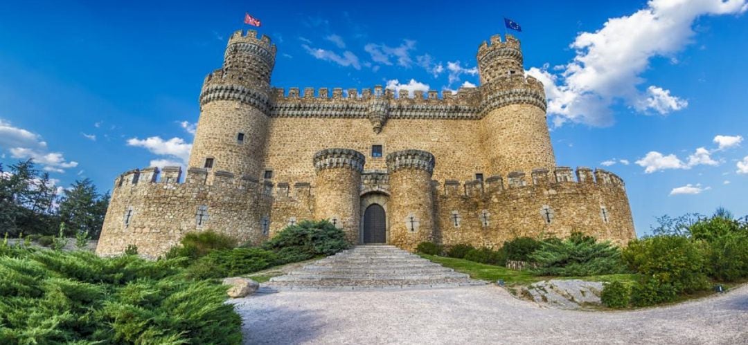 Las primeras piedras del castillo fueron colocadas en tiempos del Duque del Infantado, Diego Hurtado de Mendoza