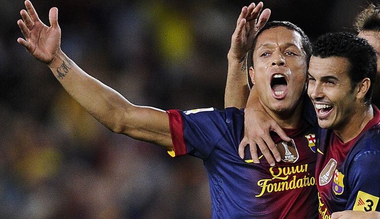 Pedro y Adriano celebran un gol con el FC Barcelona