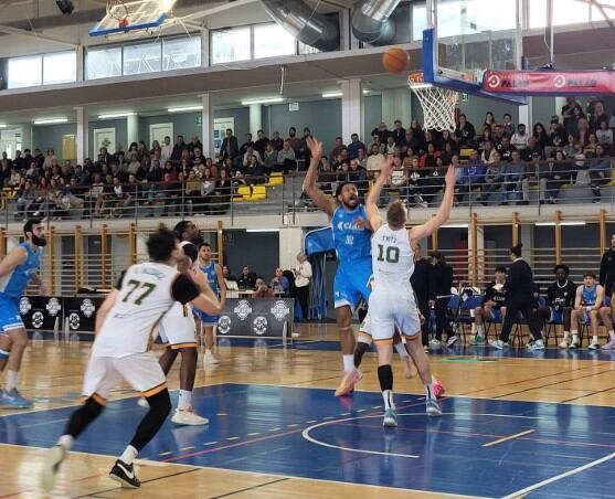 Lobe Huesca la Magia no tuvo opción en su visita a la pista del Sant Antoni