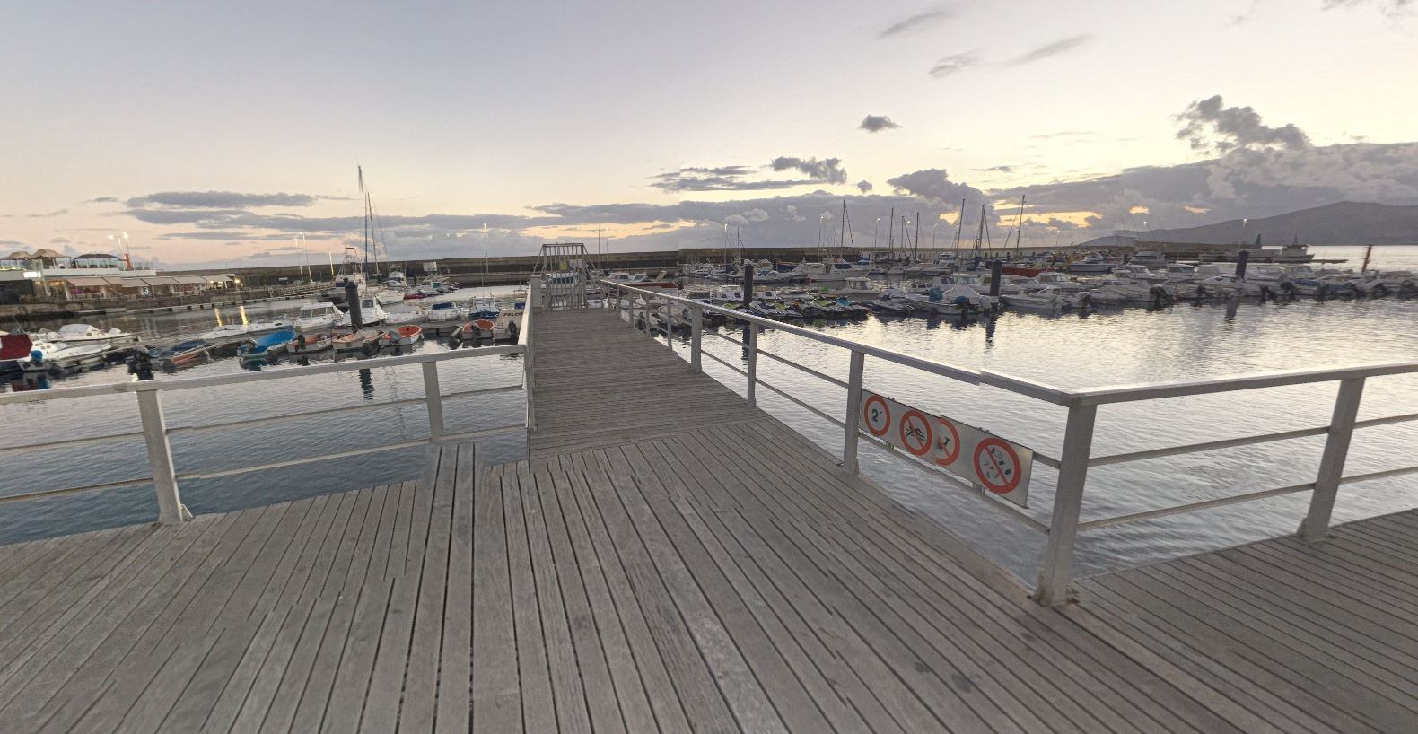 Muelle de Puerto del Carmen, Lanzarote.