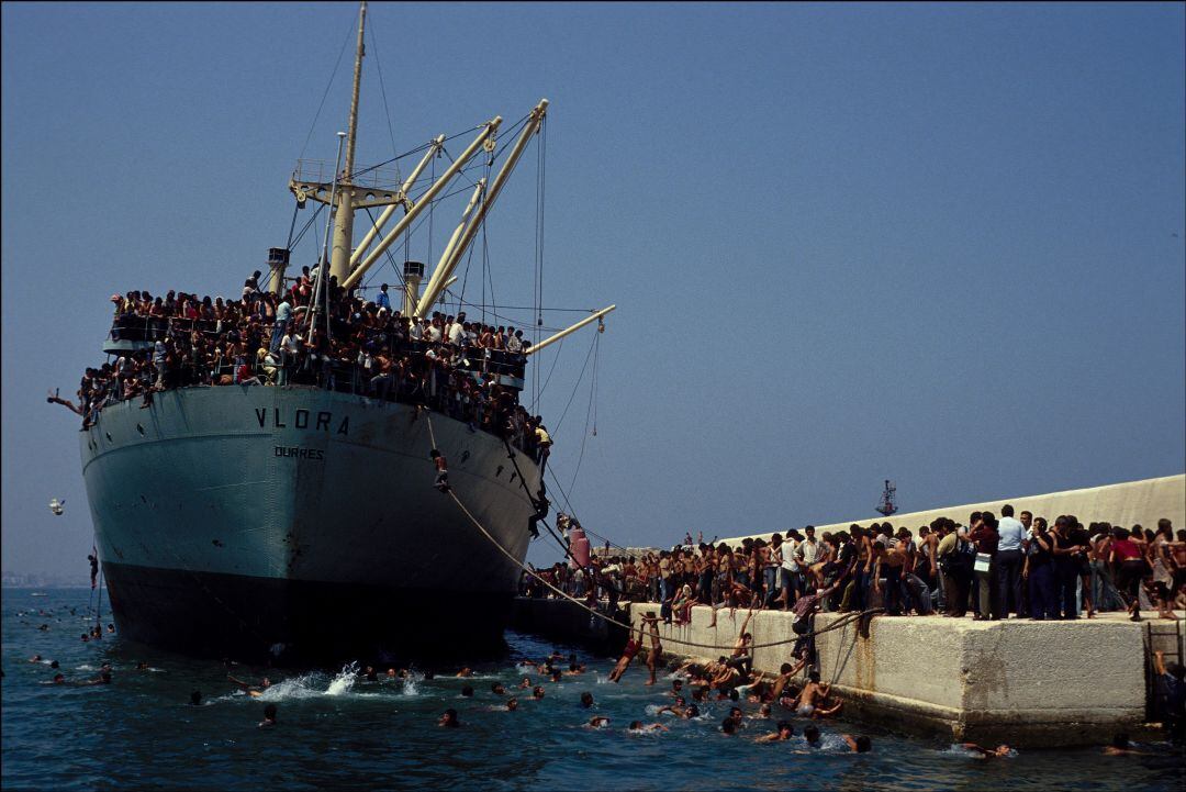 Llegada de 20.000 albaneses al puerto italiano de Bari. Agosto de 1.991