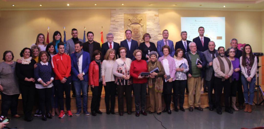 Representantes de la comunidad educativa del colegio Nuestra Señora del Castillo en Chillón, desde 1979.