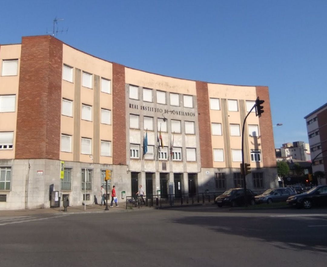 Fachada principal del Instituto Jovellanos de Gijón. 