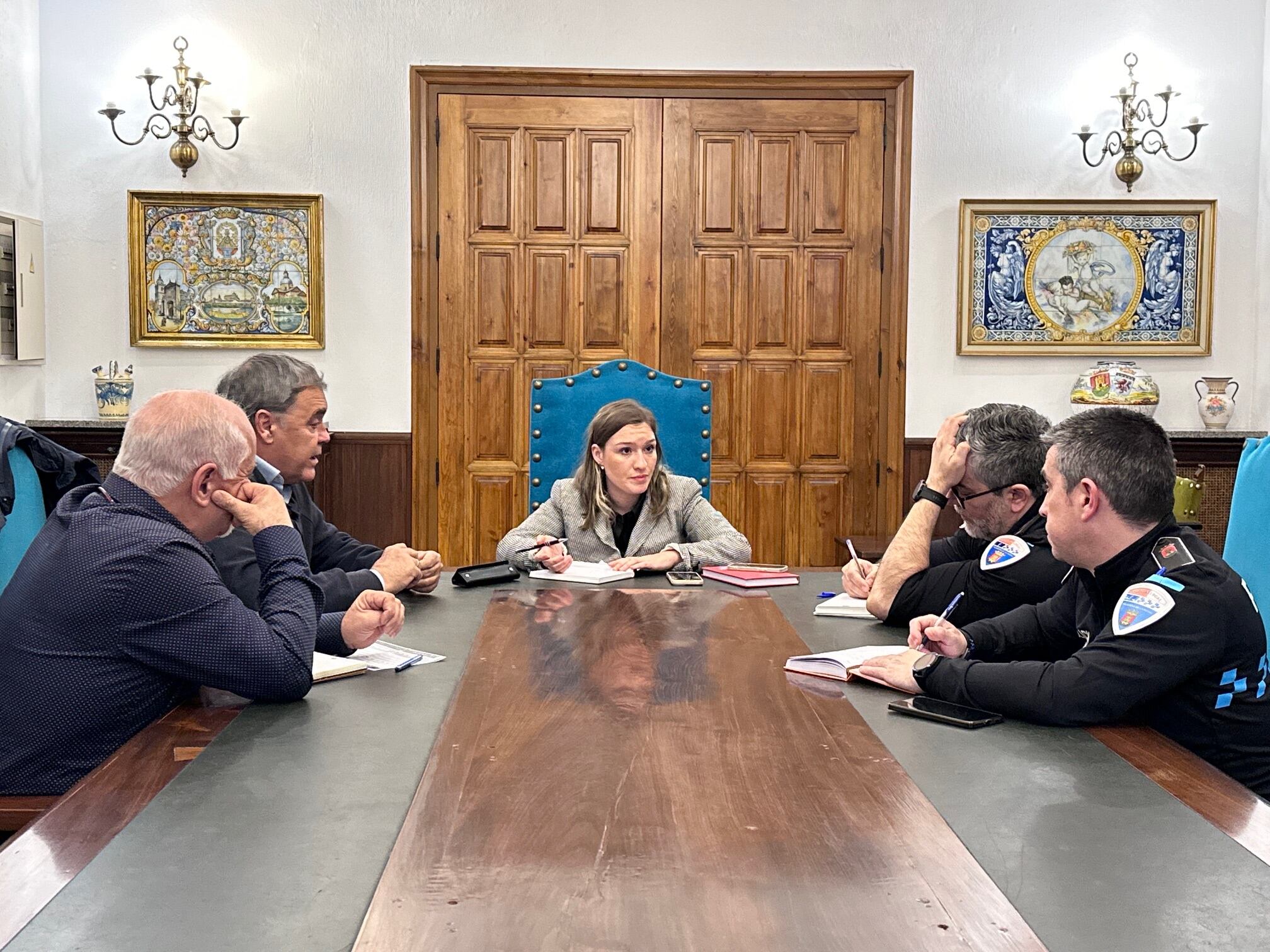 Reunión mantenida entre la concejala de Seguridad Ciudadana, Macarena Muñoz y diferentes actores como Protección Civil o Policía Local para activar el protocolo de actuación ante la borrasca Karlotta.