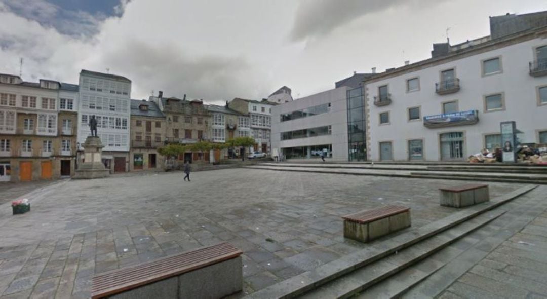 Plaza Mayor de Viveiro, con la casa consistorial al fondo.