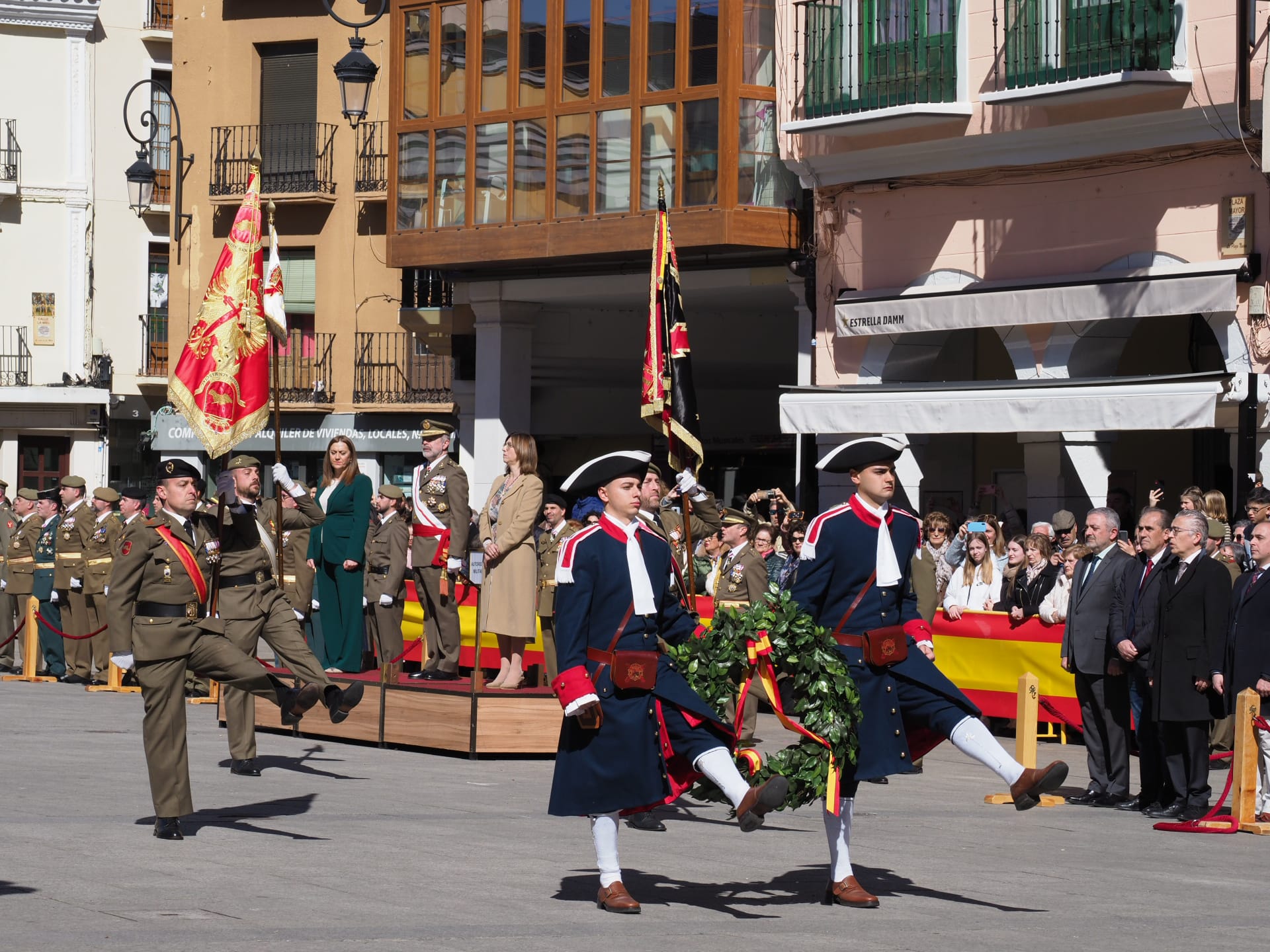 Homenaje a los caídos por la patria en la jura de bandera para personal civil en Aranda