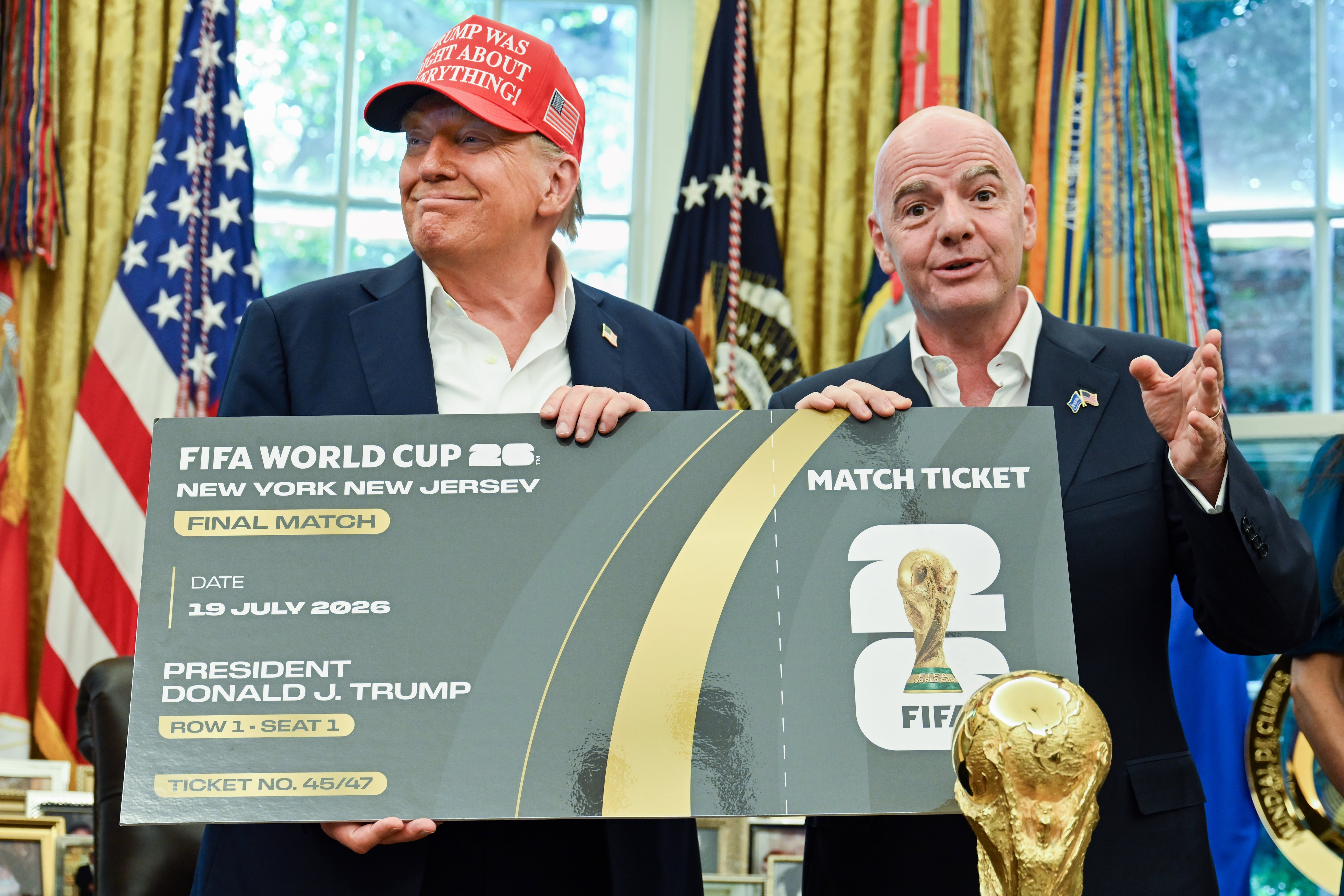 La FIFA galardona a Trump con un premio de la Paz tras perder el Nobel