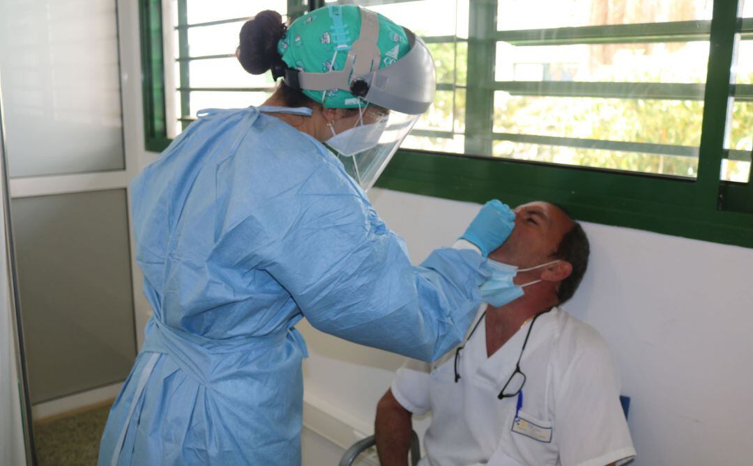 Toma de muestras para realizar una PCR.