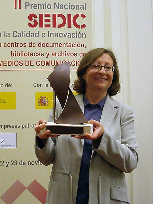 Ángeles Afuera con el premio SEDIC