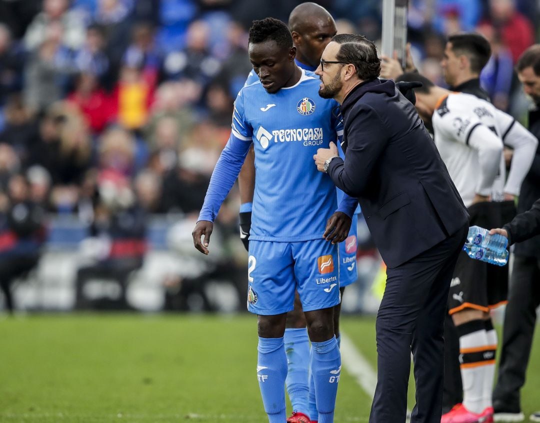 Bordalás habla con Djené en Getafe