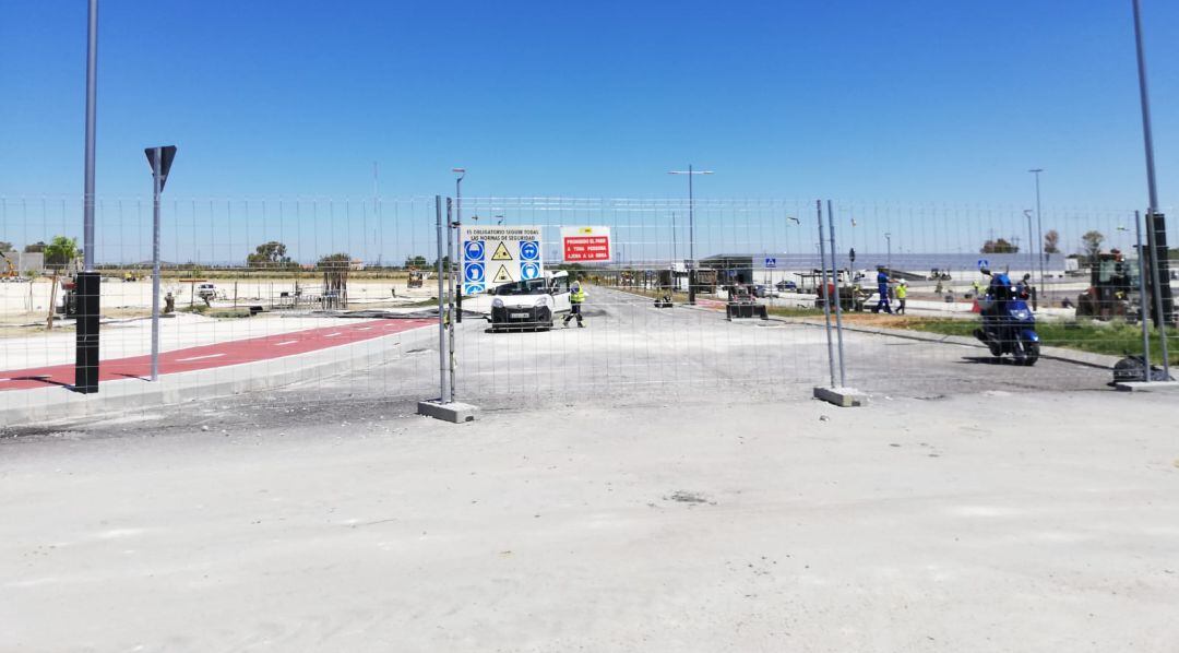 Uno de los accesos urbanizados al futuro centro Jaén Plaza.