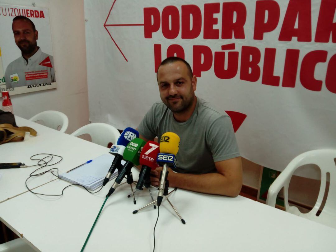 Álvaro Carreño en la sede de Izquierda Unida