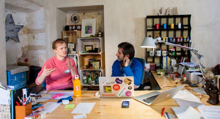 Dos emprendedores charlan en el Espacio COnvento