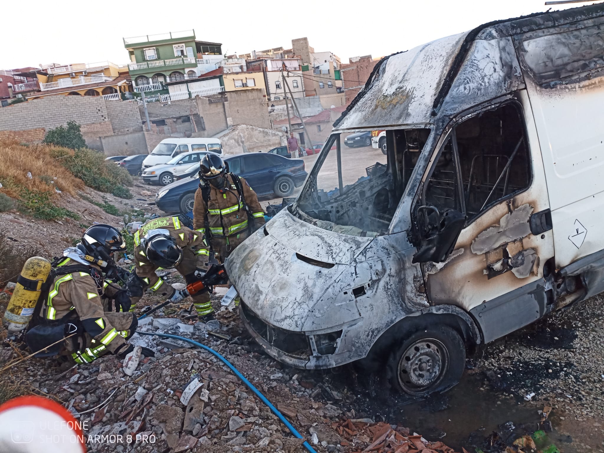 Arde una furgoneta en el barrio lorquino de San Cristóbal sin causar heridos