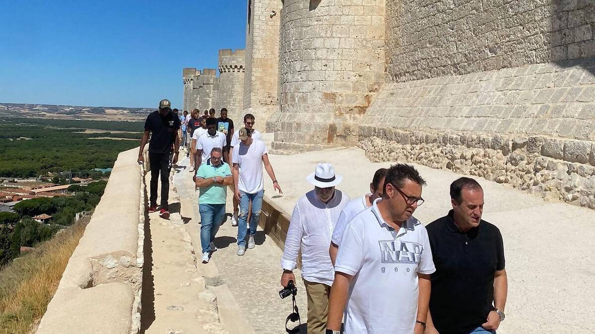 Peñafiel despide la grúa de un Castillo que tendrá jornadas de puertas abiertas en verano