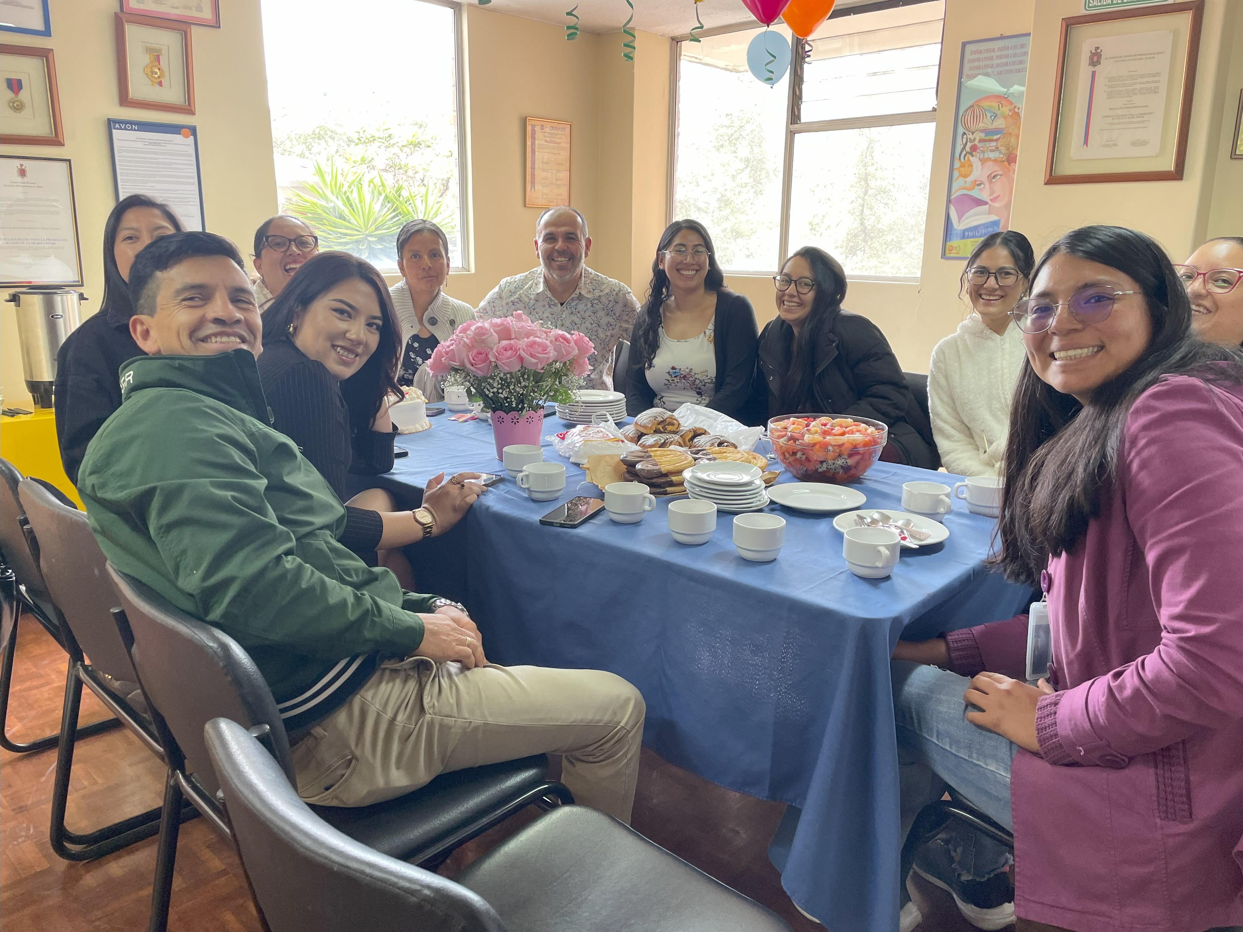 Desayuno de despedida en la oficina del CEPAM.