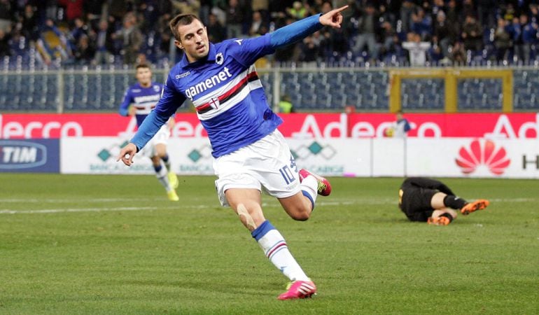 El serbio Nenad Krsticic celebra un gol con la camiseta de la Sampdoria.