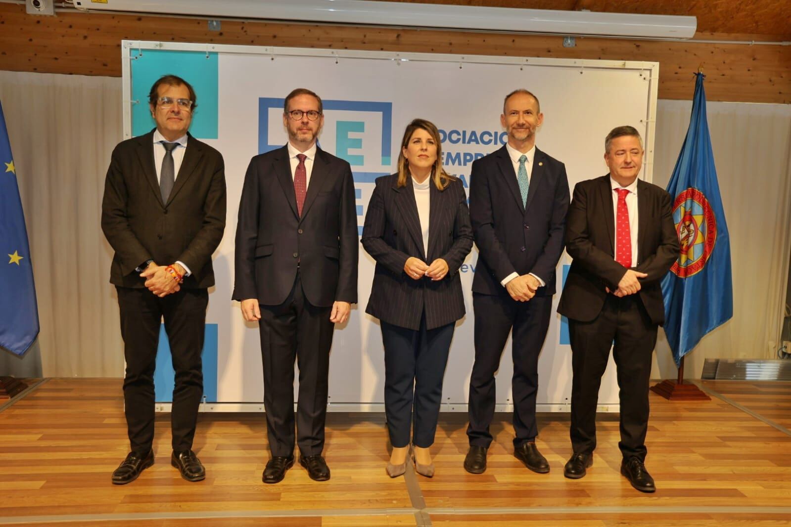Pedro Pablo Hernández, Rafael Quesada, Noelia Arroyo, Mathieu Kessler y Enrique Ujaldón en la presentación del estudio