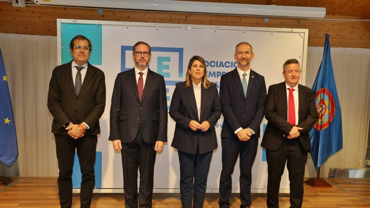 El impacto económico de la industria del Valle de Escombreras supera los 5.200 millones de euros durante 2024 y supone el 0,33% del PIB nacional