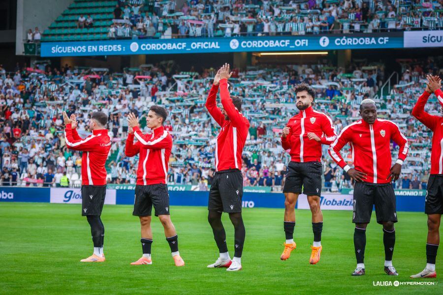 Lopy, primero por la derecha, en la previa del partido del Córdoba en el Nuevo Arcángel.