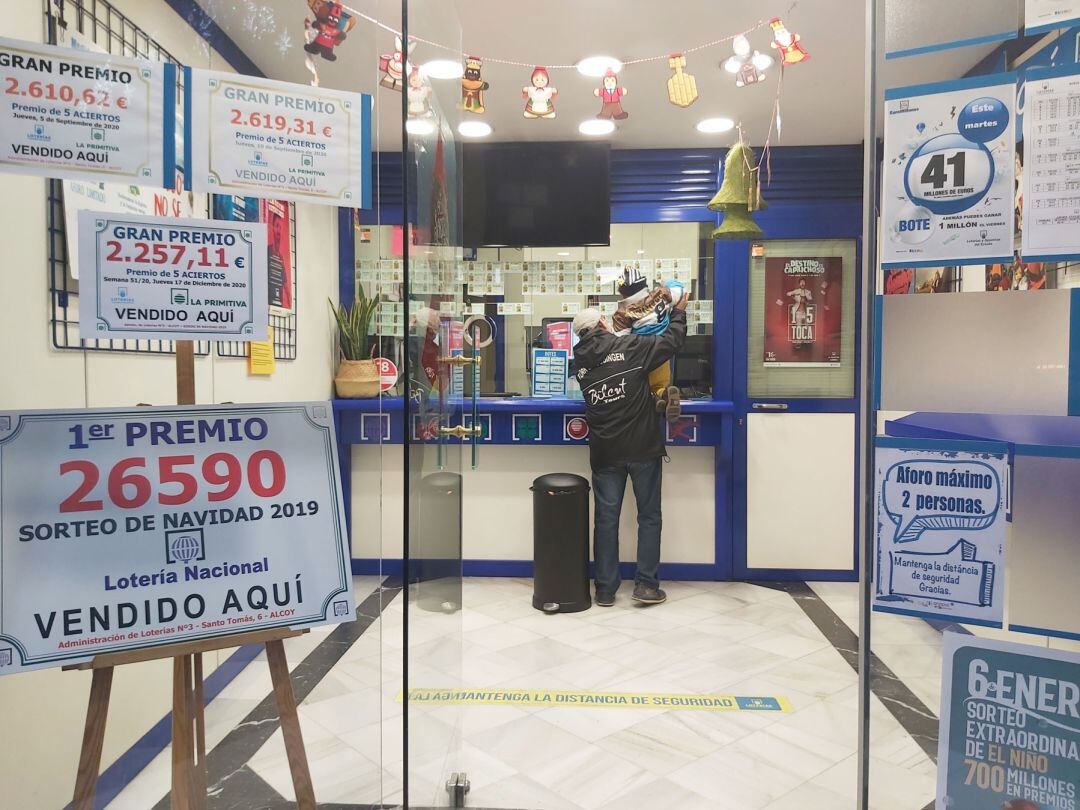 La Administración de Lotería número 3 de la calle Santo Tomás que recuerda que se vendió el Gordo en el sorteo anterior