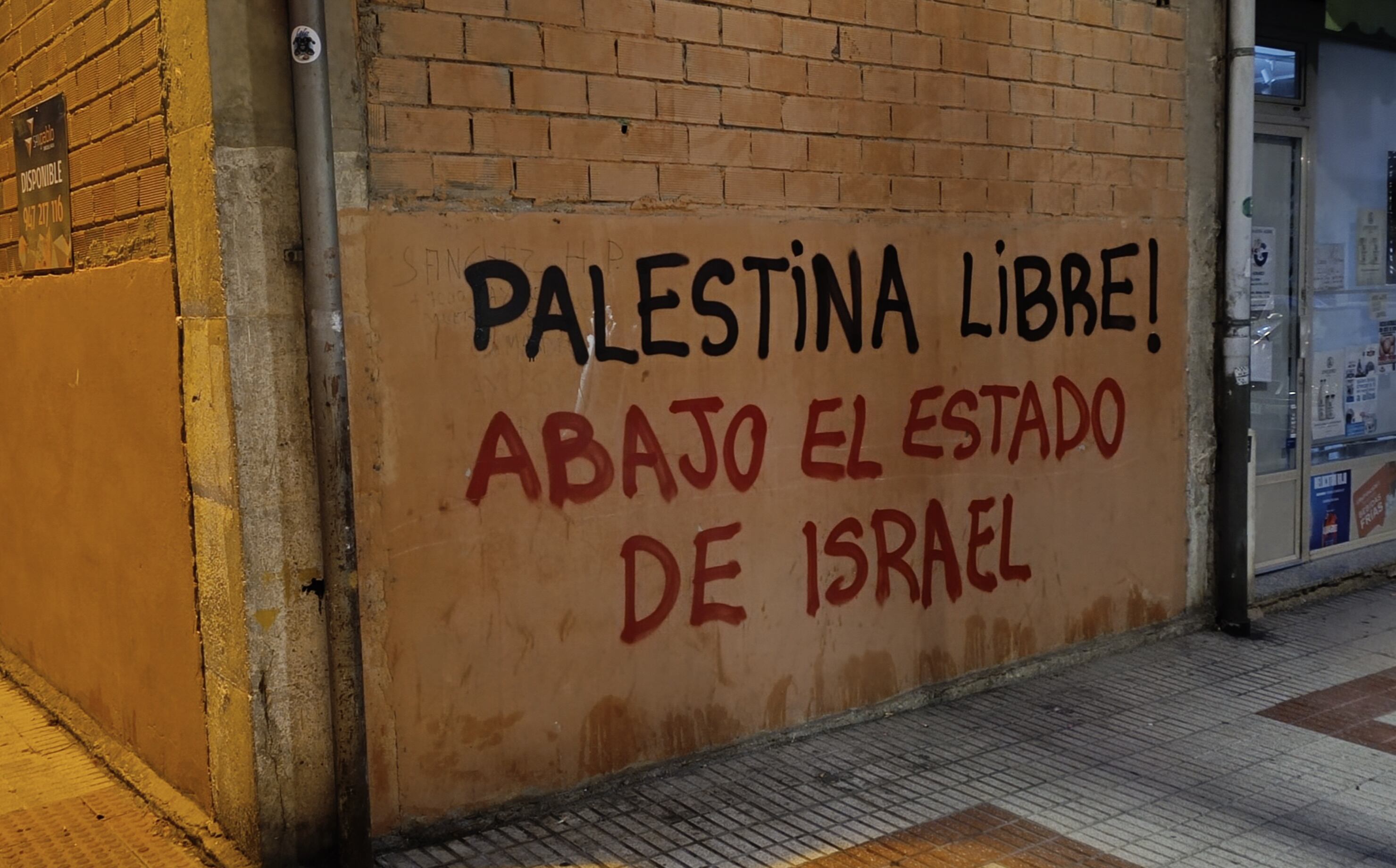 Esta madrugada han aparecido pintadas a favor de Palestina en las calles de Burgos
