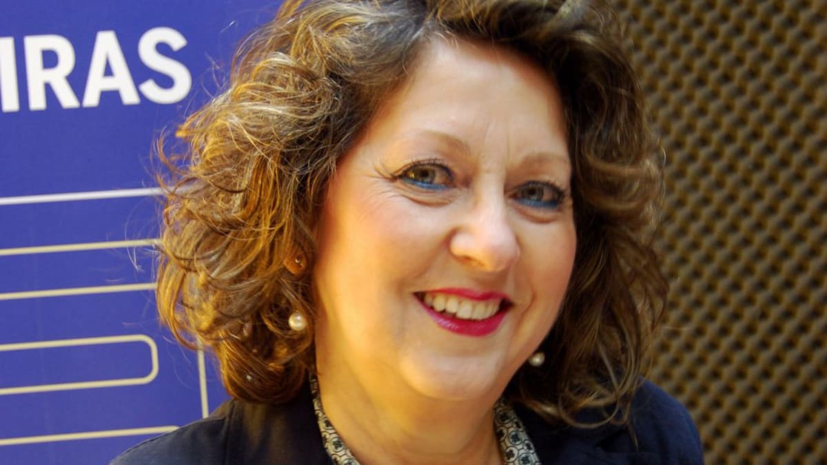 Firma Pilar García, "La marea violeta"