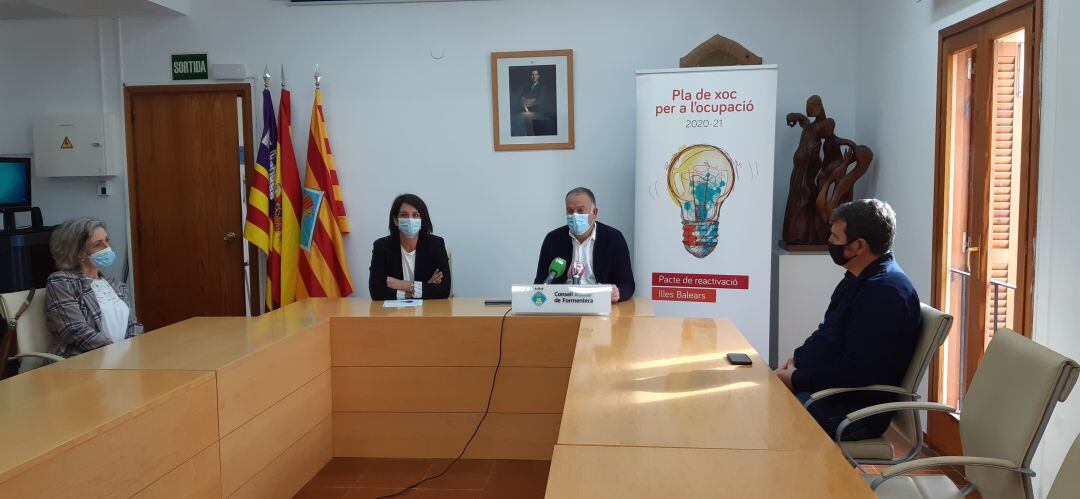 Un momento durante la visita de Llorenç Pou a Formentera