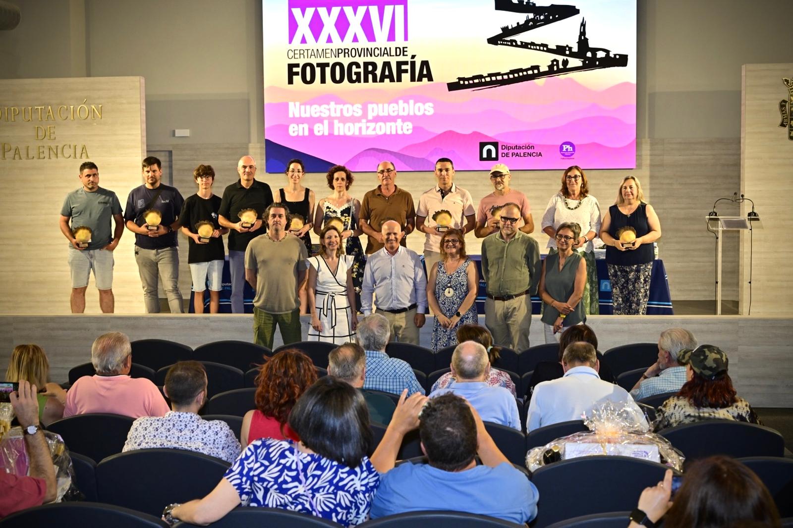 La Diputación entrega los premios XXXVI Certamen de Fotografía 'Nuestros Pueblos en el horizonte'