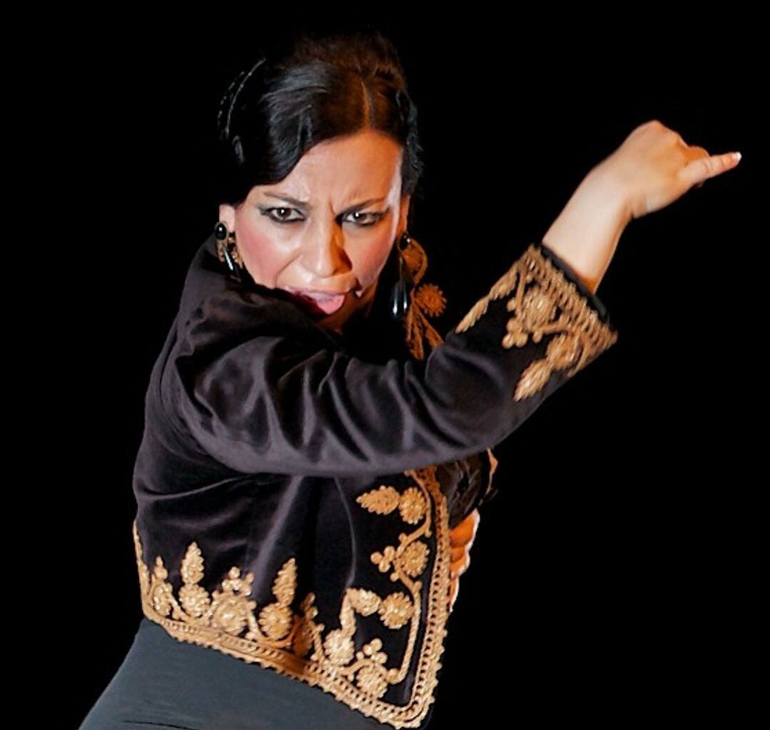 La bailaora algeireña Noelia Sabarea presenta este viernes en el Juan Luis Galiardo de San Roque su espectáculo &quot;Las Quijanas&quot;.